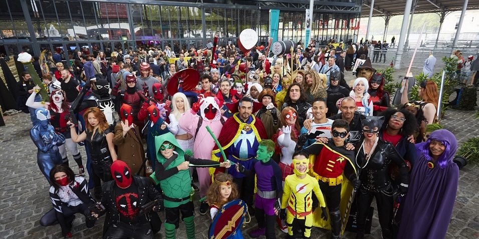 Een diverse cosplaycommunity tijdens een popcultuurevenement